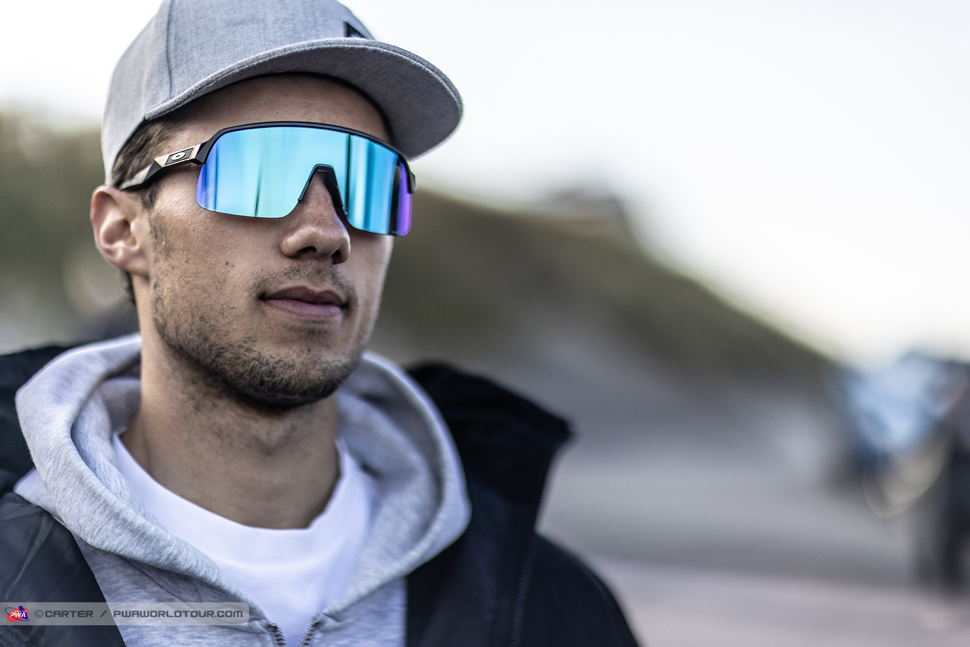 Noah Vinther in a cap and blue mirrored sunglasses
